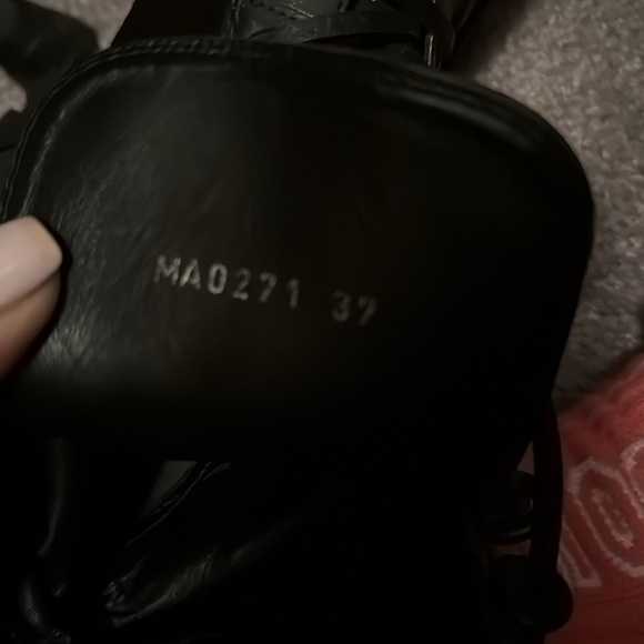 Selling Louis Vuitton boots wore like 5 times .. pretty much new. - Picture 5 of 11